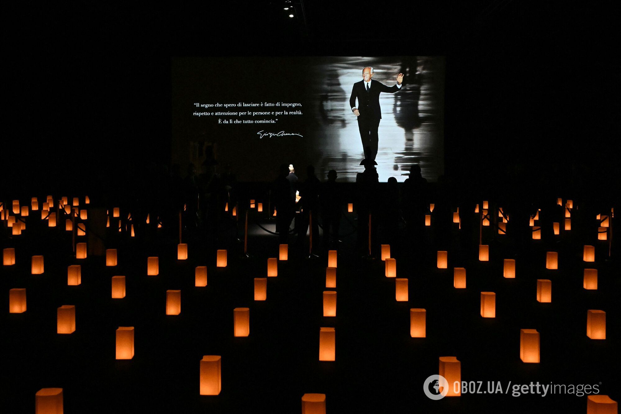 Черга шанувальників і зворушливі промови: у Мілані попрощалися із легендарним кутюр'є Джорджо Армані