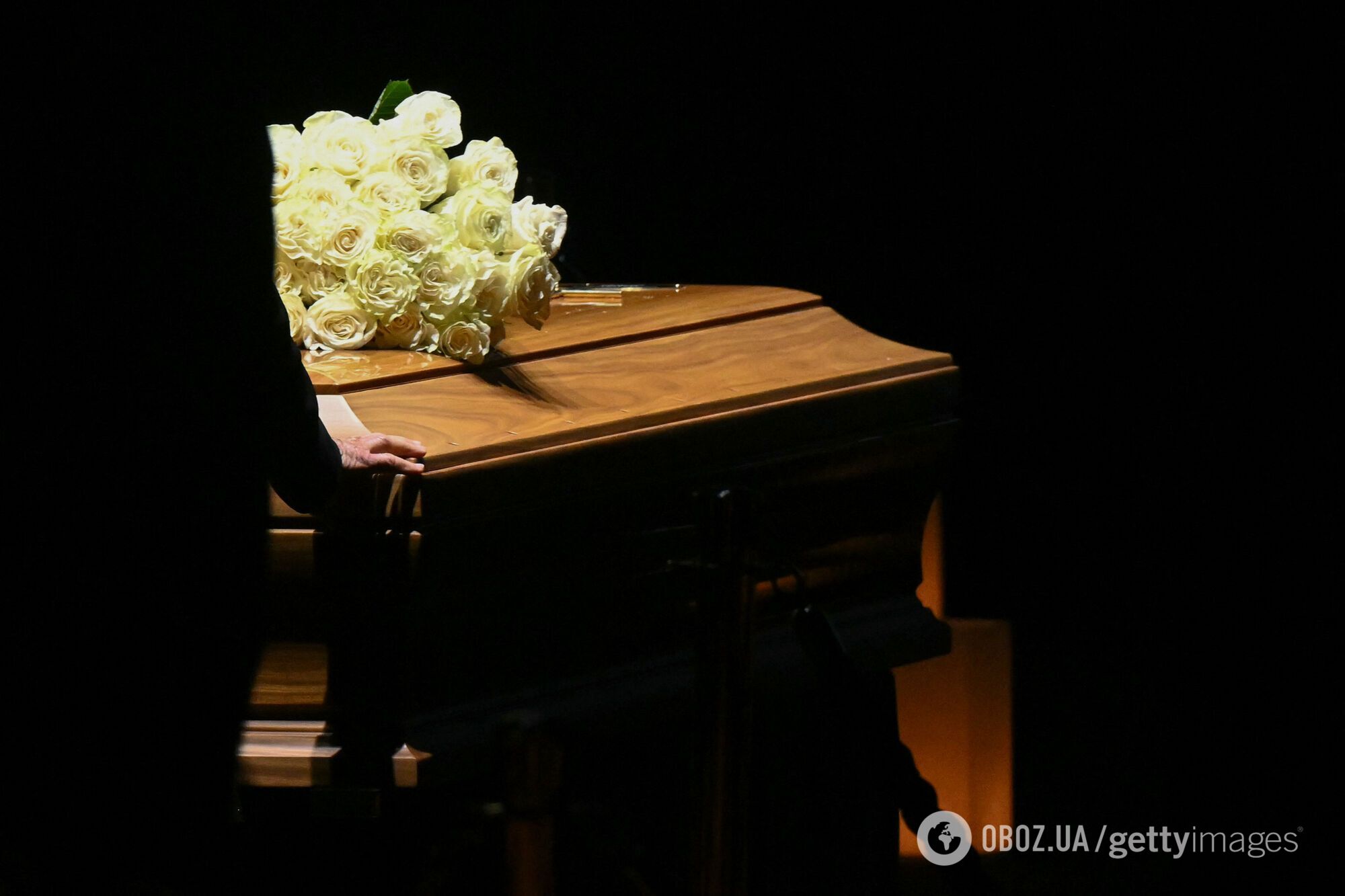 Черга шанувальників і зворушливі промови: у Мілані попрощалися із легендарним кутюр'є Джорджо Армані