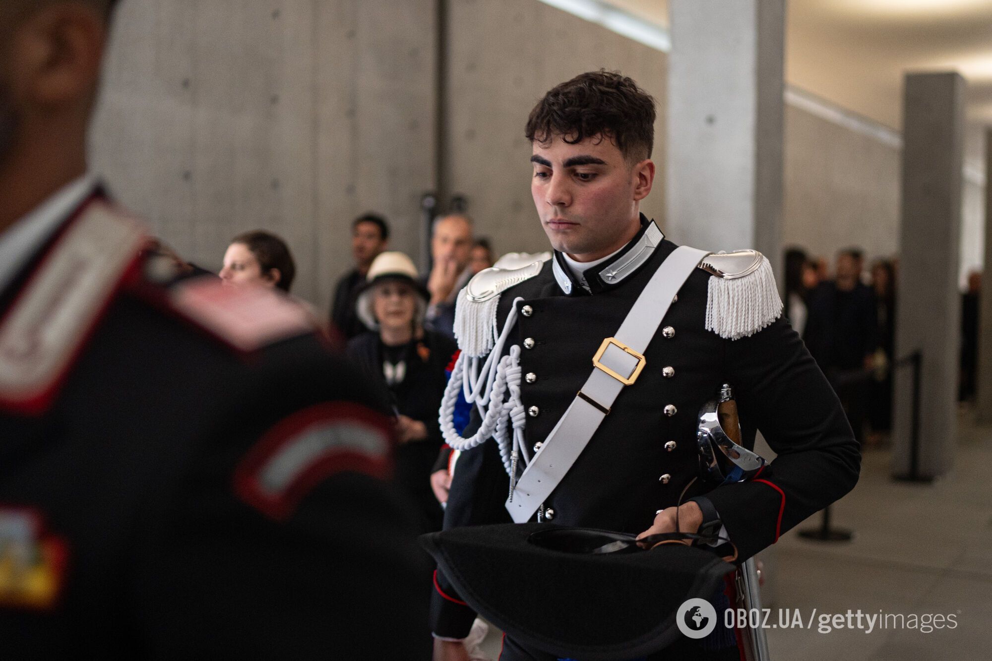 Черга шанувальників і зворушливі промови: у Мілані попрощалися із легендарним кутюр'є Джорджо Армані