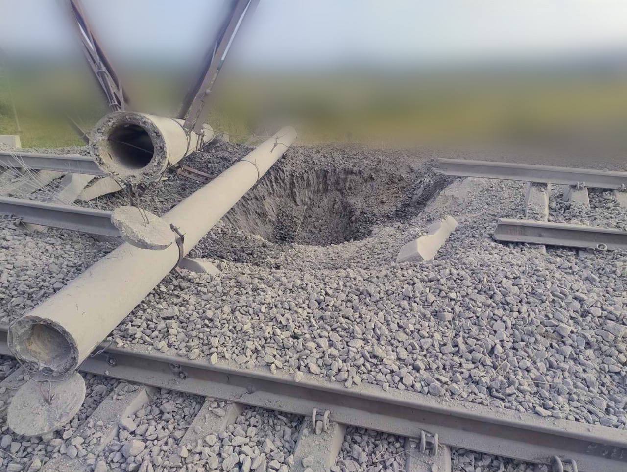 Войска РФ обстреляли железную дорогу в Донецкой области: обесточен участок перед Славянском, задерживаются поезда