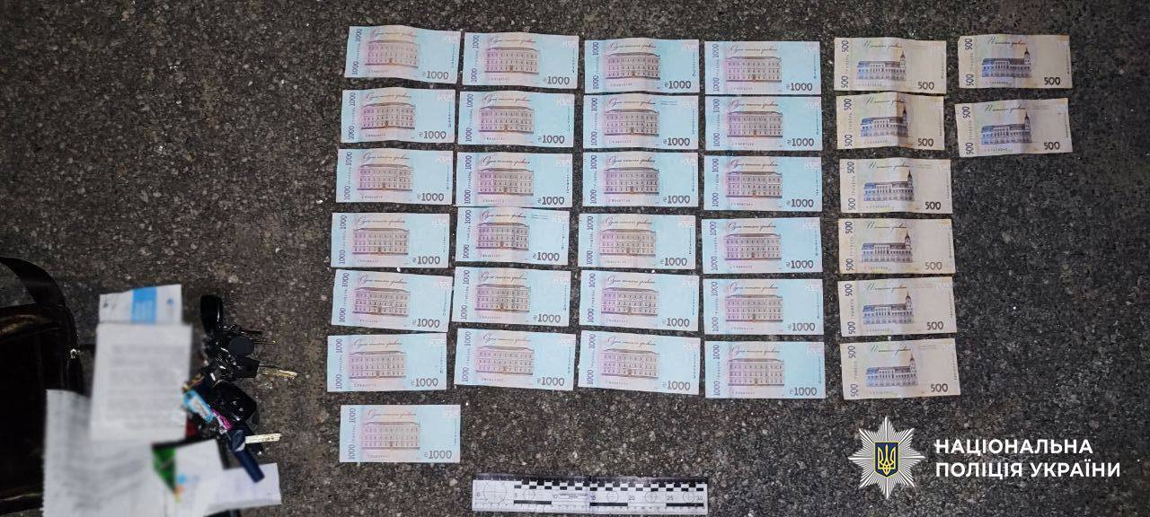 У супермаркеті Києва чоловік украв у пенсіонера 30 тисяч грн: чим закінчилось. Фото