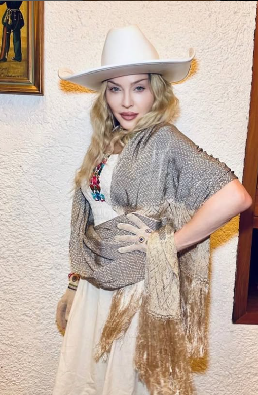 Львів'янин Руслан Багінський: український дизайнер, за головними уборами якого світові селебрітіс шикуються в чергу