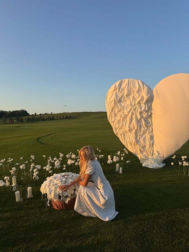 Даша Квиткова объявила о помолвке: что известно о возлюбленном-футболисте и сколько стоит ее кольцо с бриллиантами. Фото