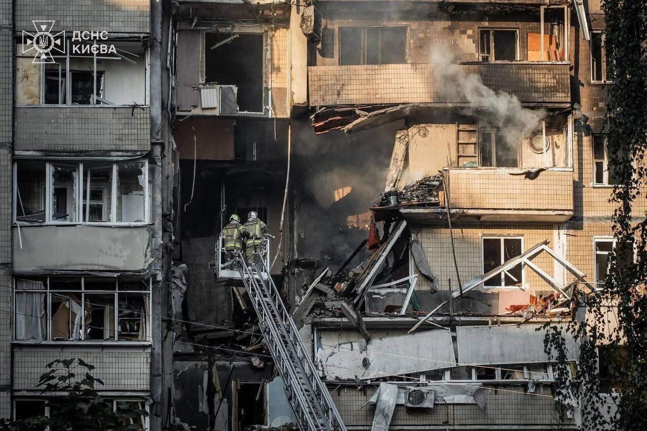 Мама зараз на ШВЛ: лікарі розповіли про стан породіллі і немовляти, які постраждали через удар РФ по Києву