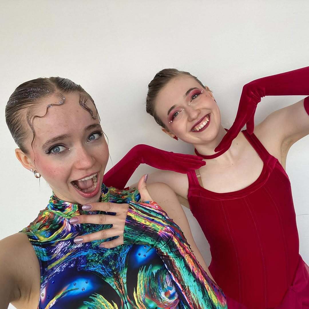 Вперше в історії. Фігуристки у Фінляндії сформували одностатевий дует. Фото спортсменок