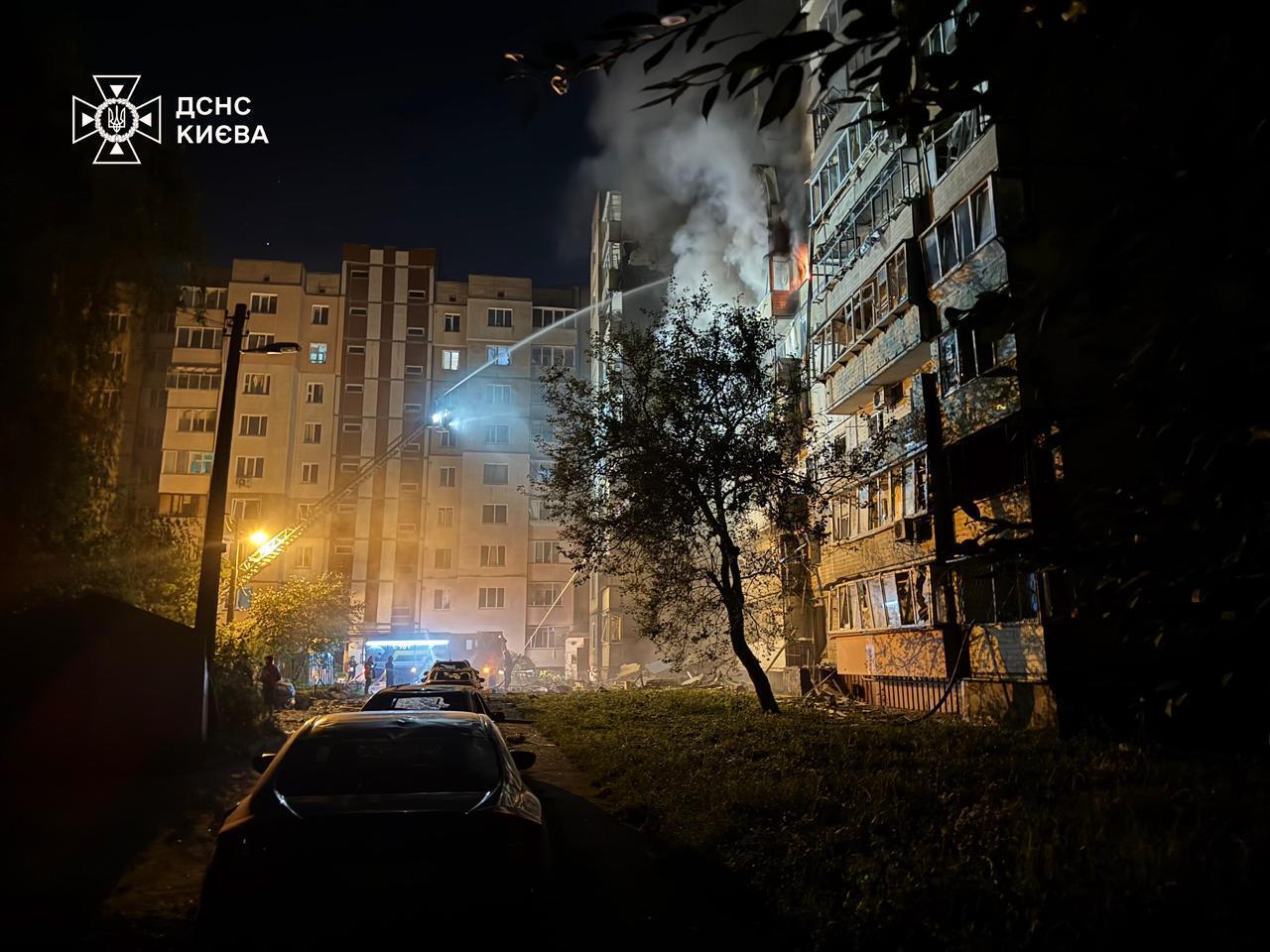 РФ атакувала Київ ударними БПЛА: пошкоджено багатоповерхівки, серед жертв – тримісячне немовля. Фото