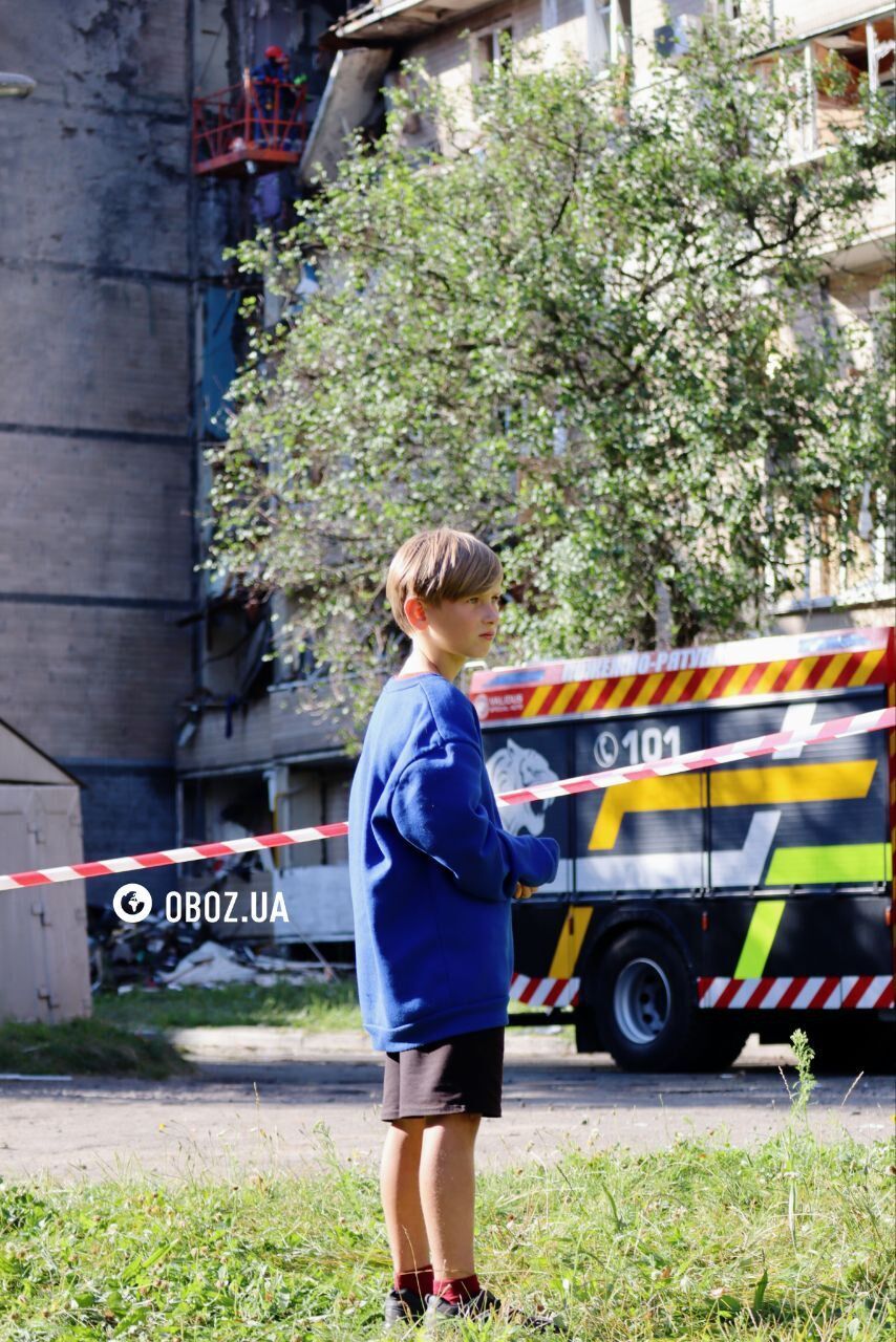 Постраждали кілька поверхів, під завалами шукають людину: Кличко показав зруйнований будинок у Києві. Відео