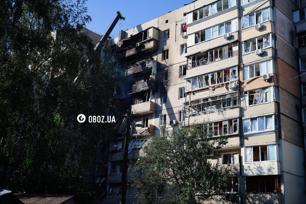 У Києві постраждалій від удару РФ вагітній екстрено викликали пологи: немовля рятують лікарі