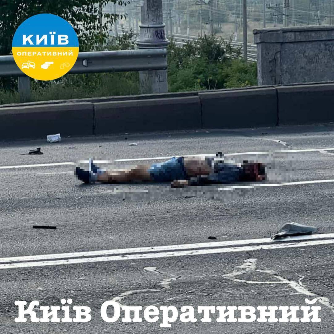 В Киеве возле Института химии произошла смертельная авария с возгоранием автомобиля: есть погибшие и травмированные. Фото