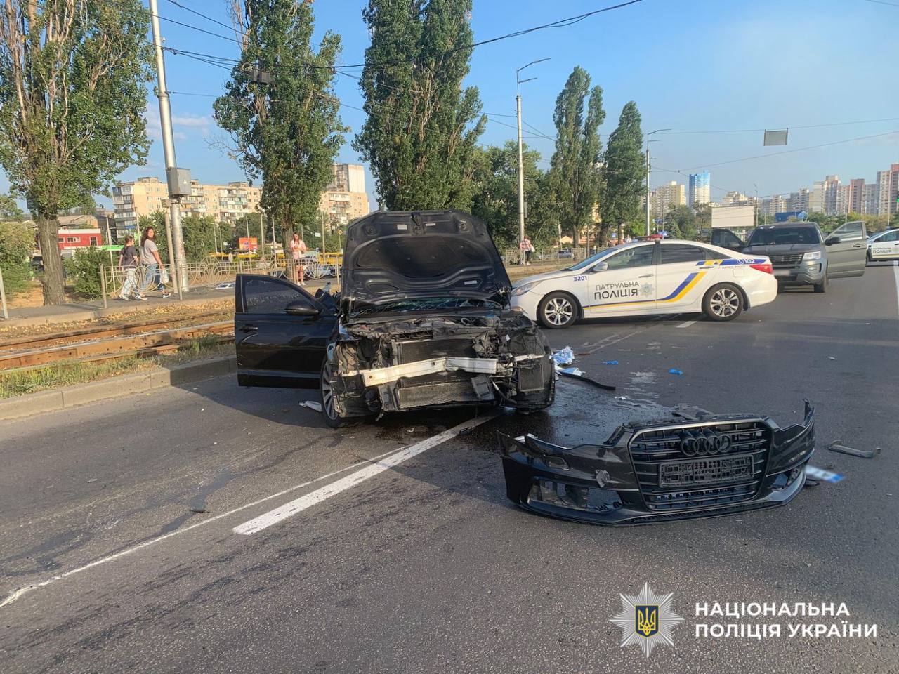 В Киеве возле Института химии произошла смертельная авария с возгоранием автомобиля: есть погибшие и травмированные. Фото