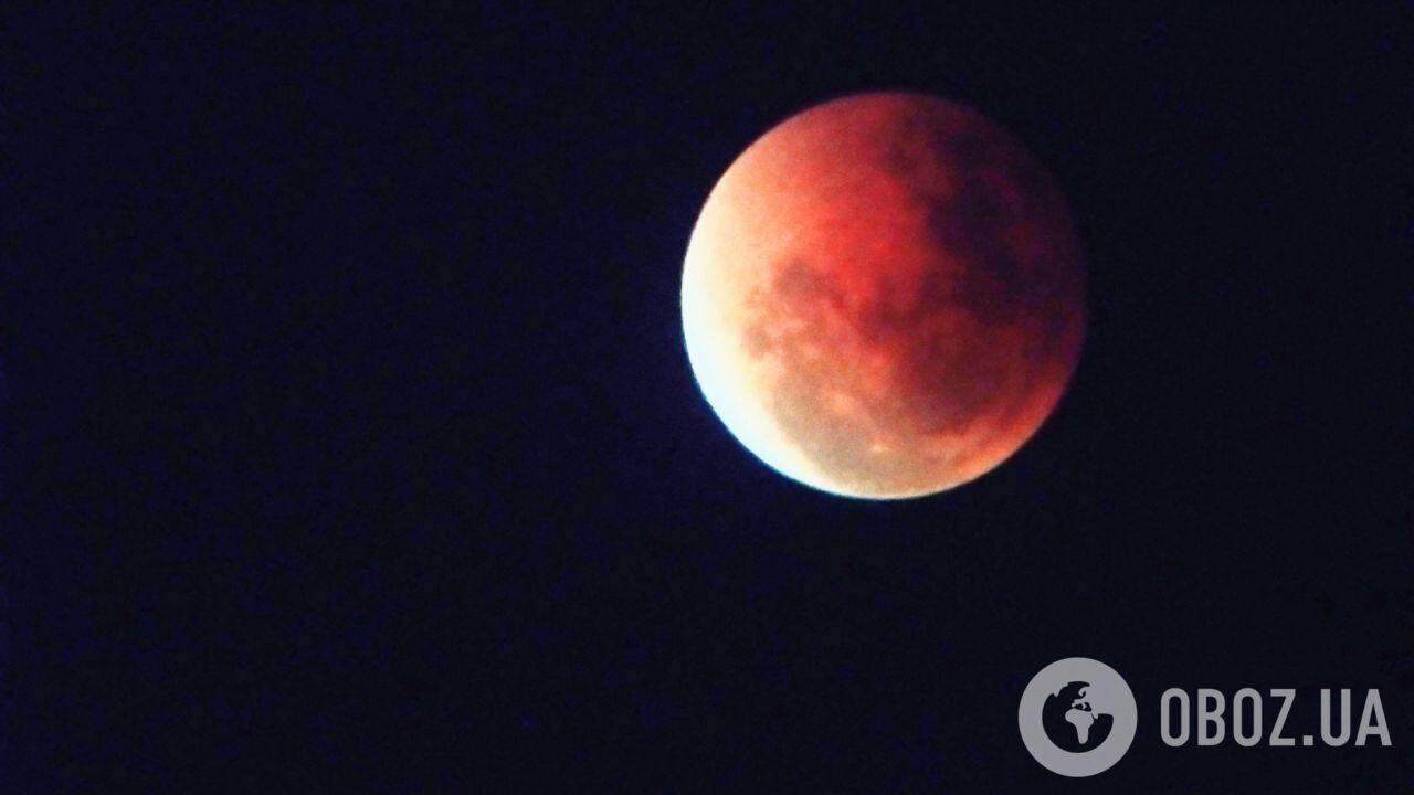 Над Украиной взошла Кровавая Луна. Фото