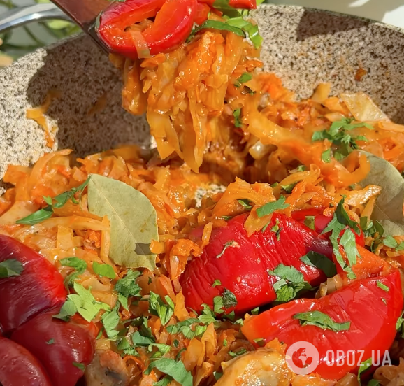 Тушеная капуста с перцем