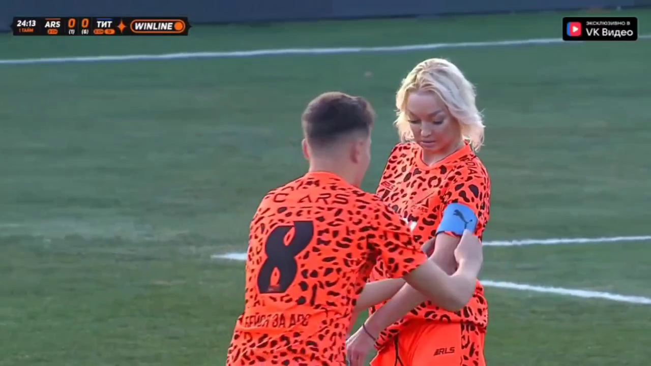 "Превратилась в страшилину". Балерина Волочкова сыграла в футбольном матче в России. Видео