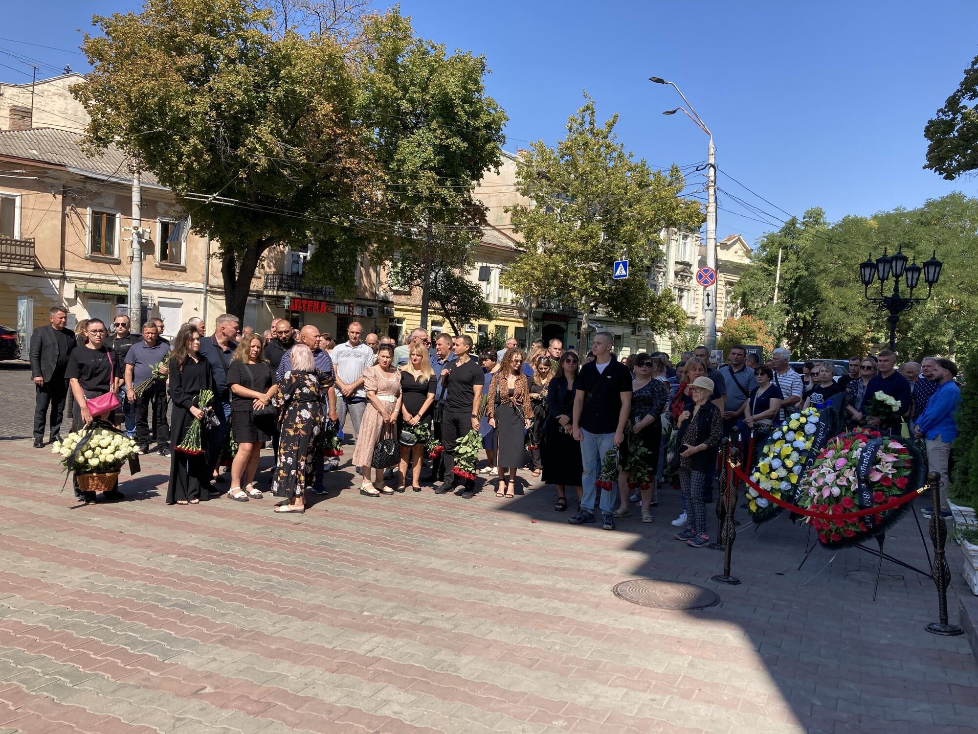 Оберегал поля, дом, семью: в Одессе попрощались с фермером, которого убил вражеский дрон. Фото