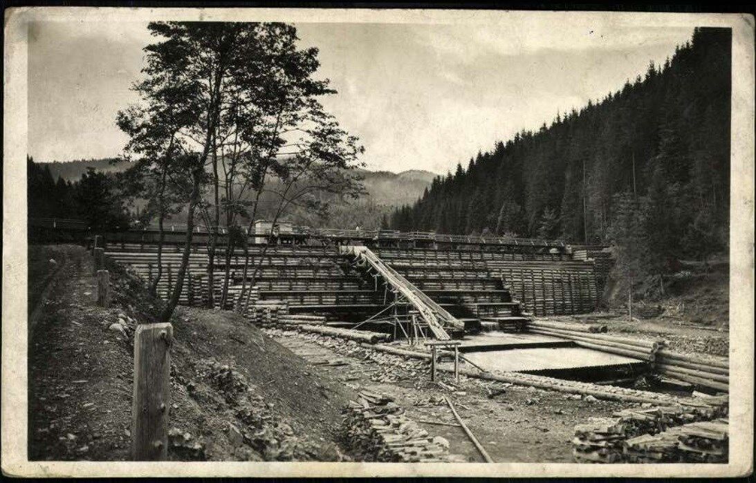 Побудували 200 років тому: у мережі показали архівні фото Говерлянської гаті