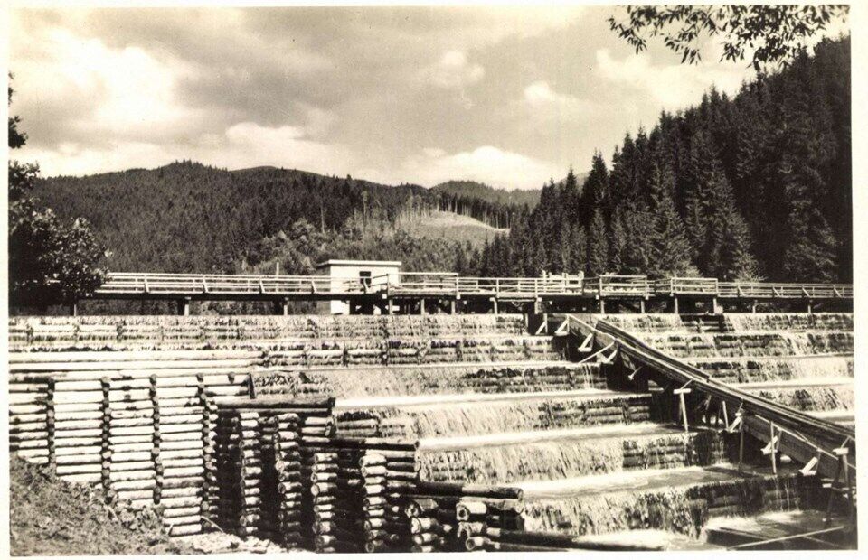 Побудували 200 років тому: у мережі показали архівні фото Говерлянської гаті