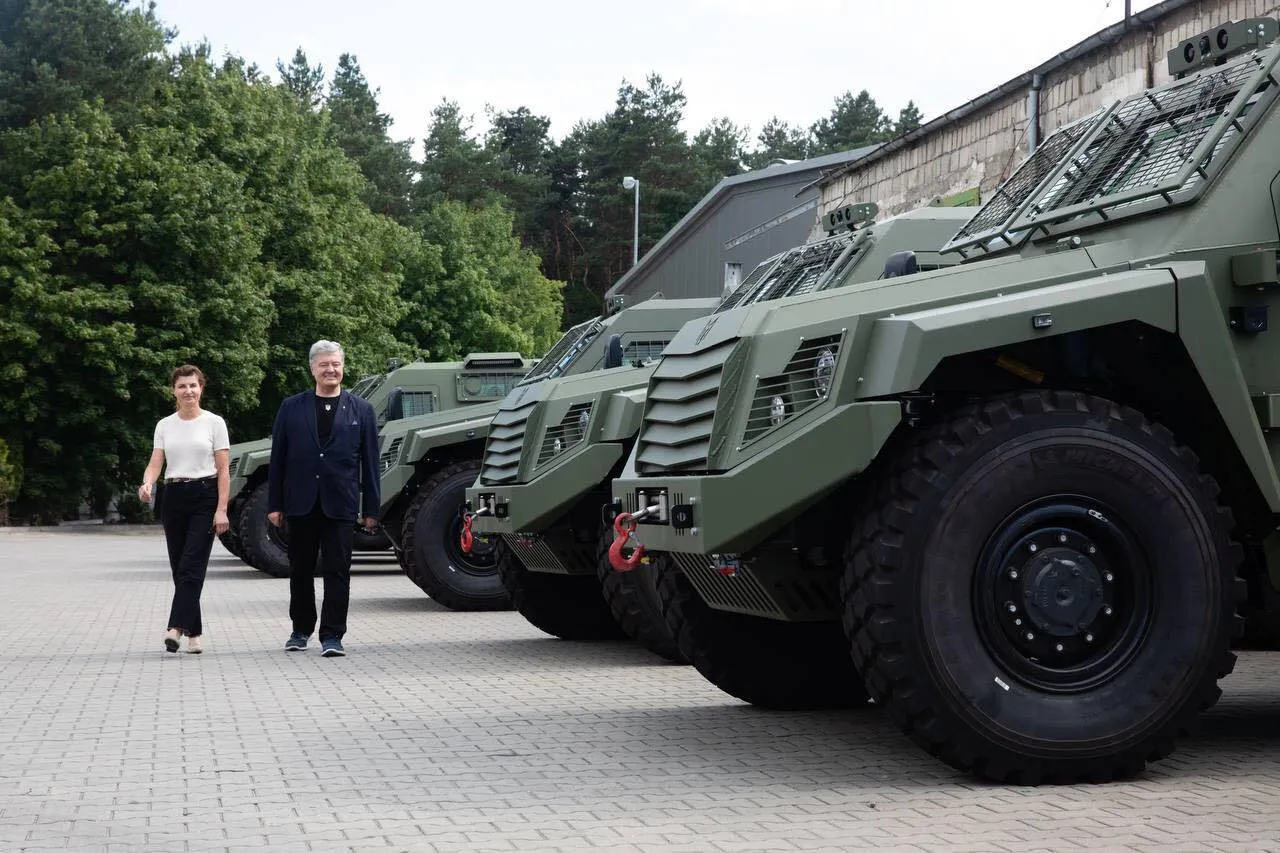 "Щомиті ми щасливі бо разом": Порошенко ніжно привітав дружину із 41-ю річницею шлюбу