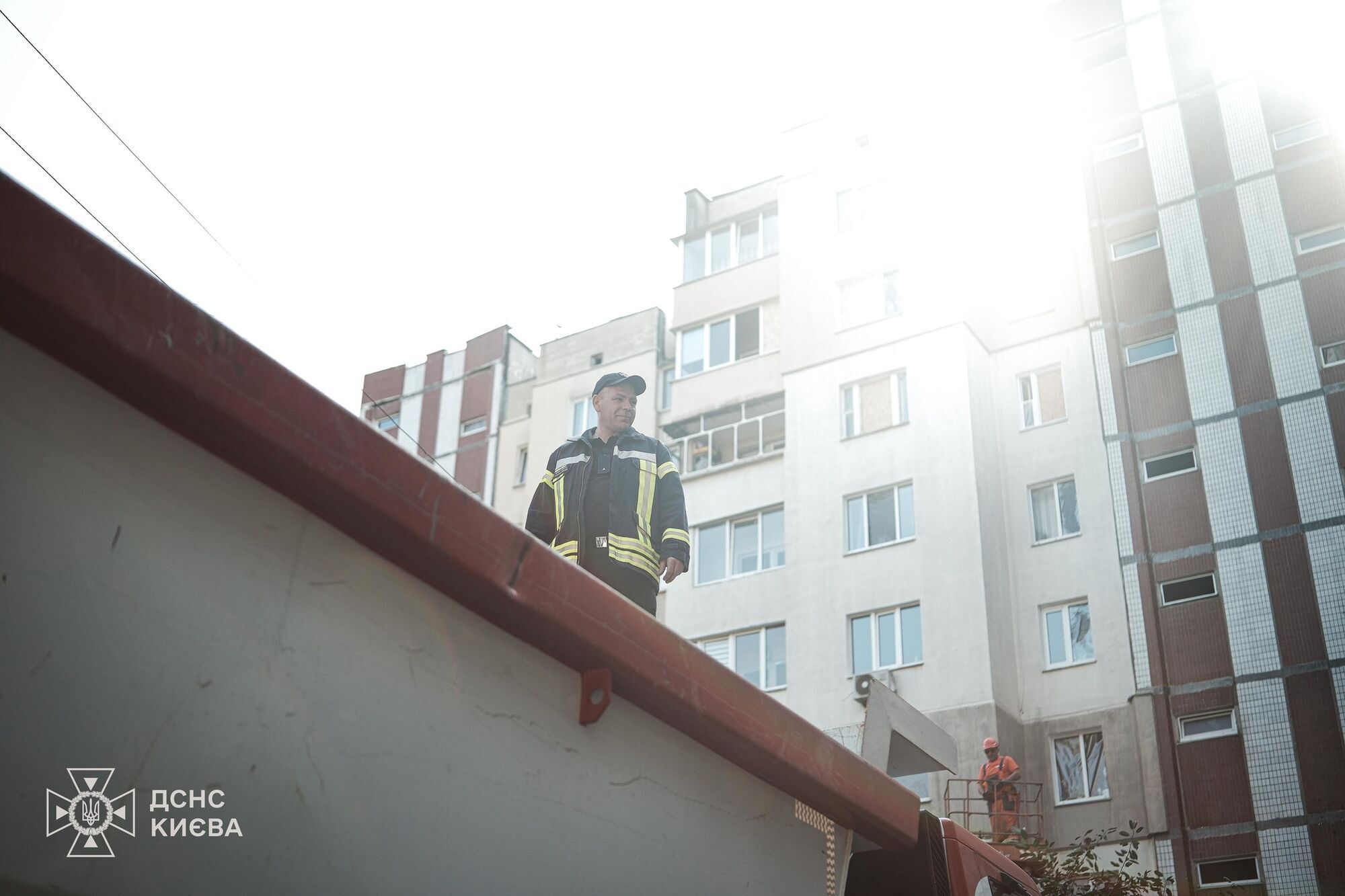 Російська атака забрала життя трьох людей: у Києві завершили аварійно-рятувальні роботи у будинку на Святошино. Фото