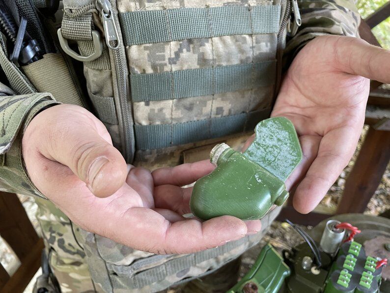 Росія скинула на житлові квартали Херсона міни-"пелюстки": який вони вигляд мають і чому дуже небезпечні. Фото