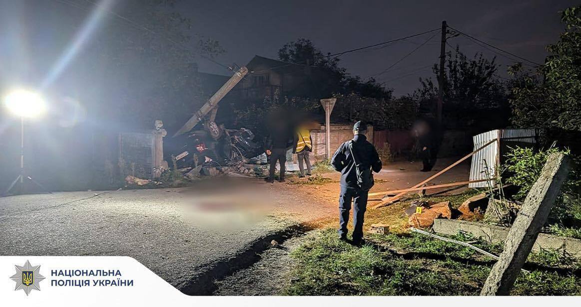 Авто перекинулося на дах: у ДТП на Прикарпатті загинули двоє юнаків, є постраждалі. Фото