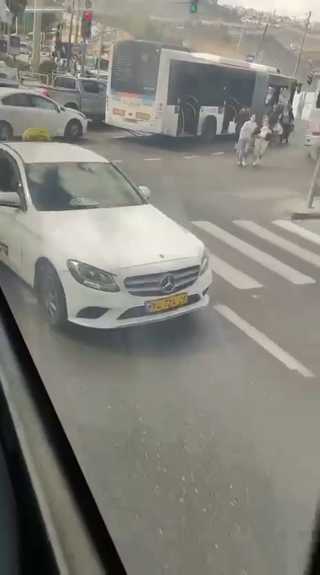 На в'їзді до Єрусалима сталася стрілянина: шість людей загинули, десять поранено. Фото і відео