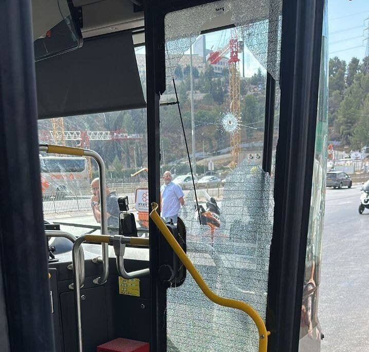 На в'їзді до Єрусалима сталася стрілянина: шість людей загинули, десять поранено. Фото і відео