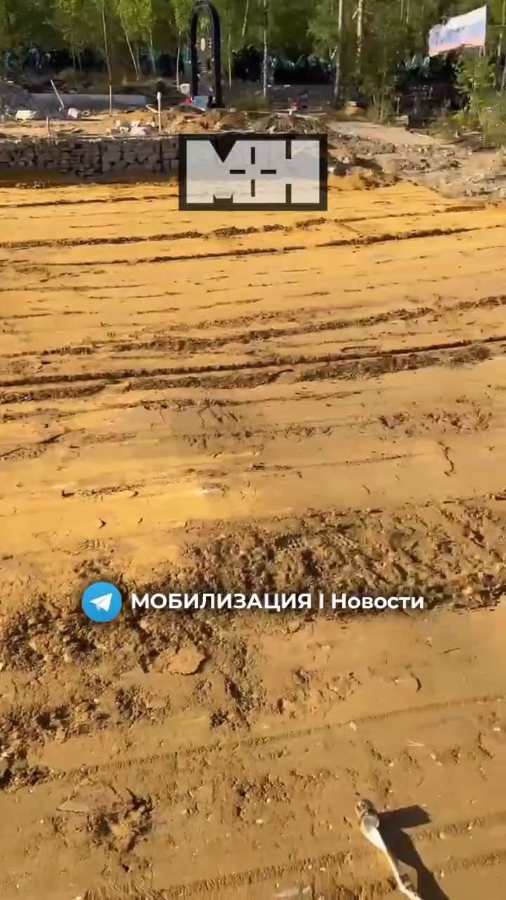 В России могилы ликвидированных в войне против Украины солдат сравняли с землей: сестра оккупанта устроила истерику. Видео