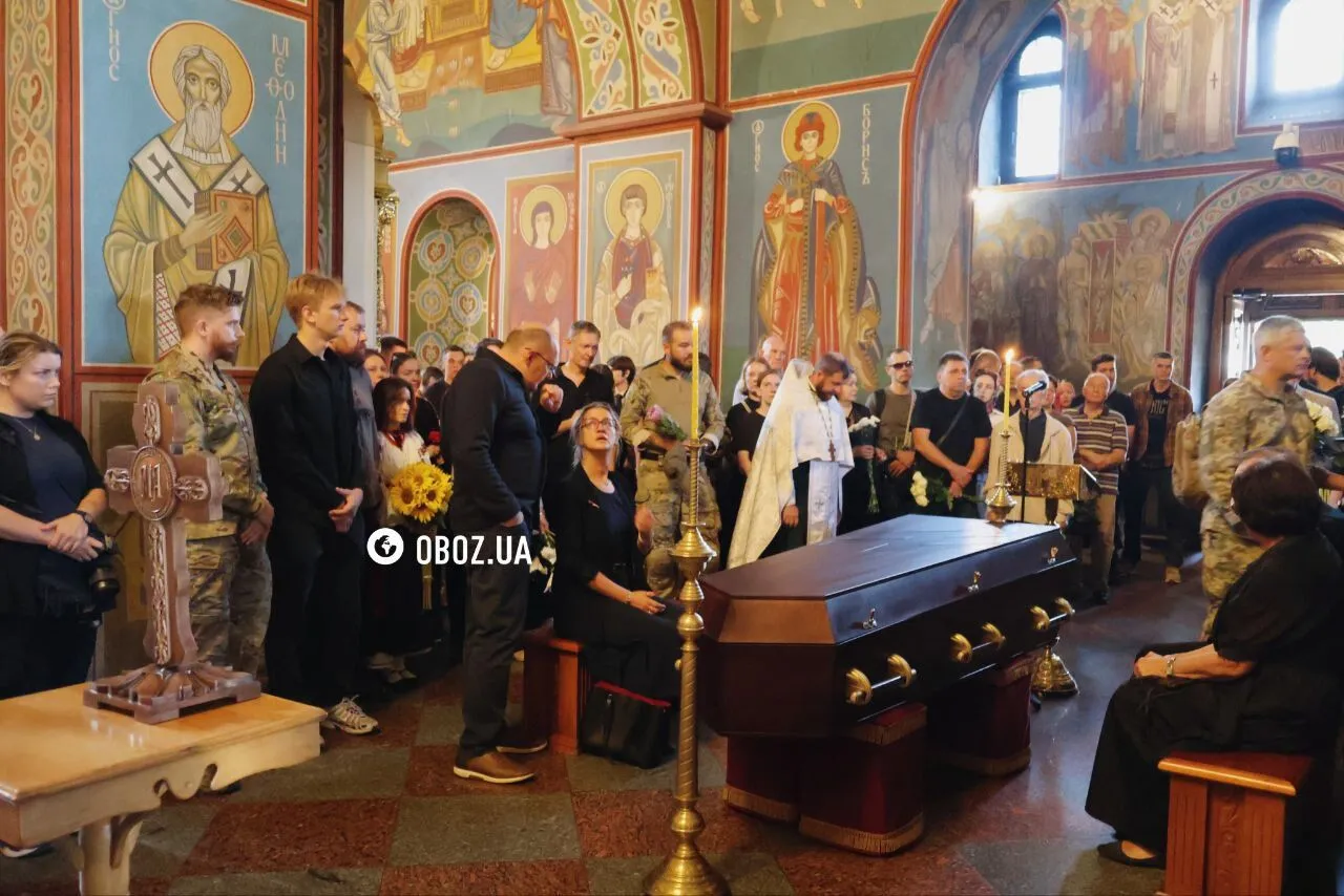 Плакало небо: у Києві попрощалися із 19-річною військовою Дар’єю Лопатіною. Фото та відео