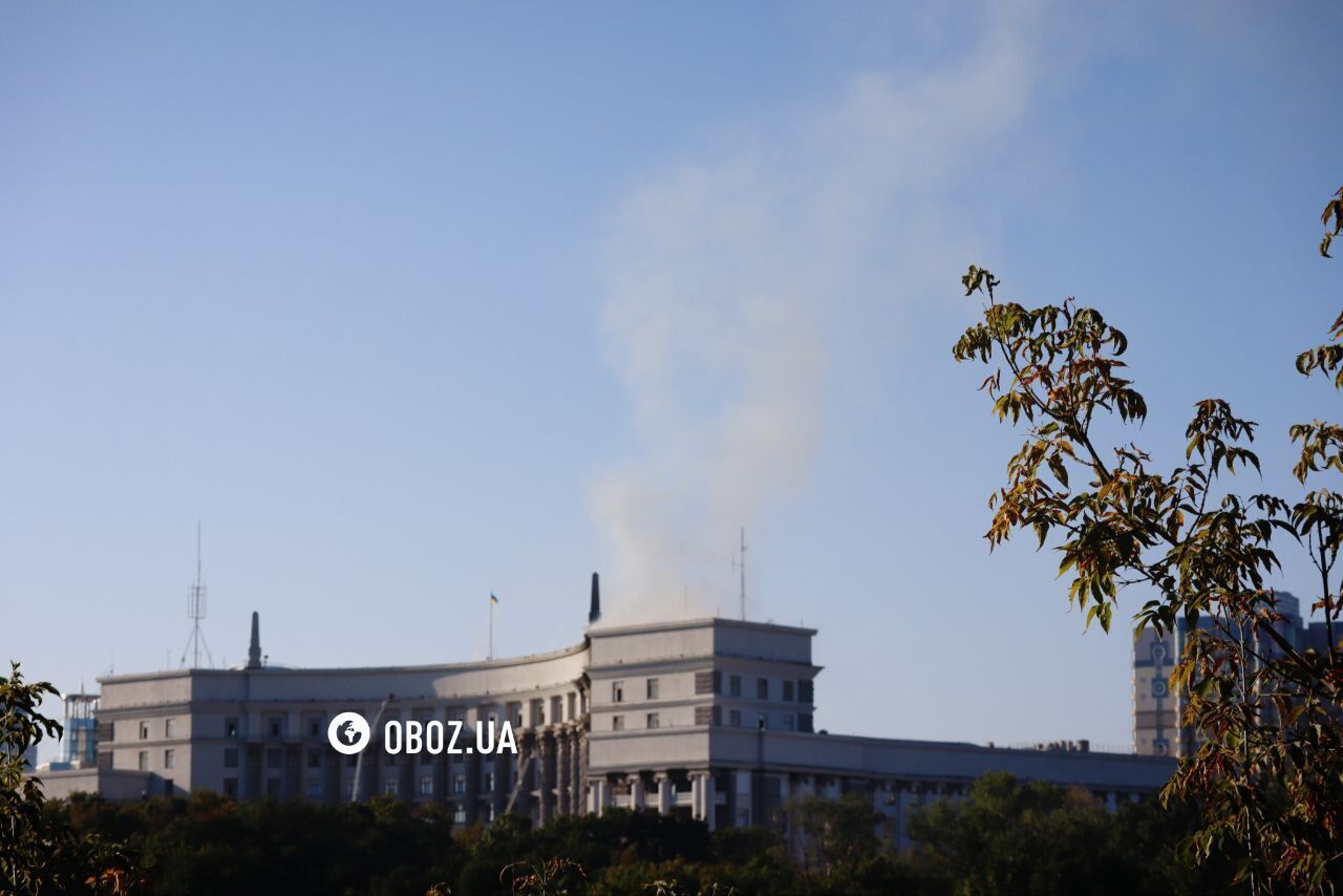 Мав містити тюрму у дворі: чим відомий і який вигляд мав Кабмін, що був пошкоджений обстрілом РФ. Фото