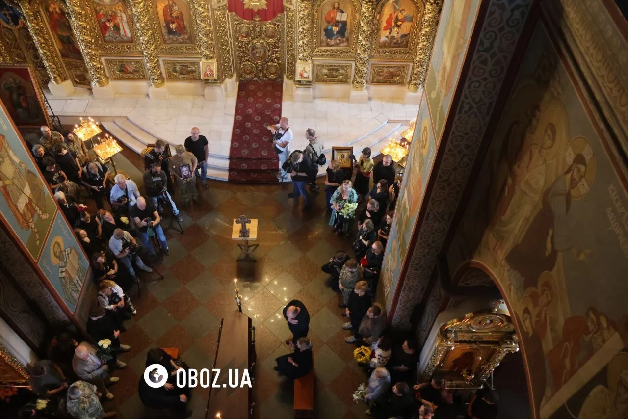 Плакало небо: у Києві попрощалися із 19-річною військовою Дар’єю Лопатіною. Фото та відео