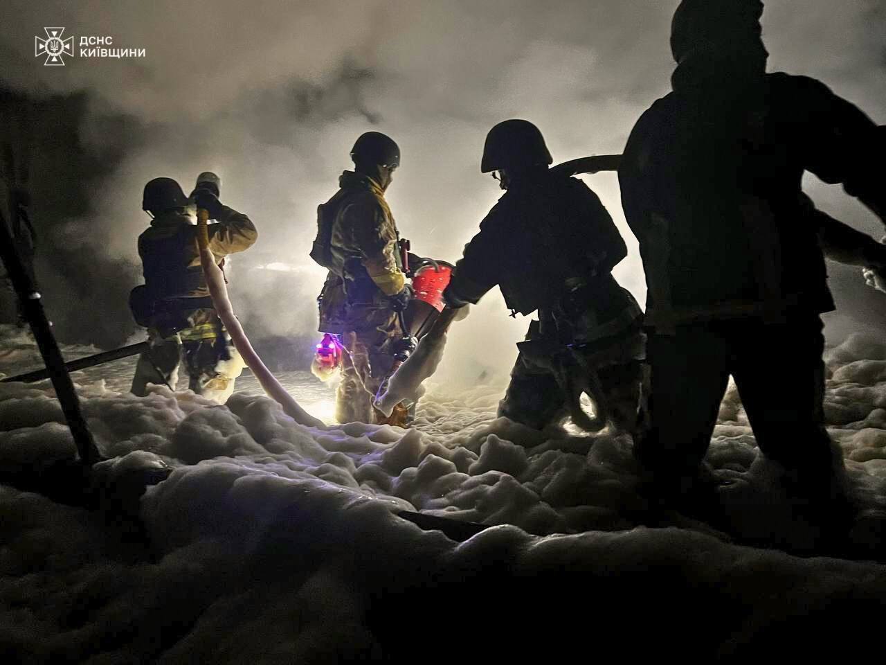 Є пошкодження, виникла пожежа: усі подробиці про наслідки російської атаки на Київщину 8 вересня. Фото