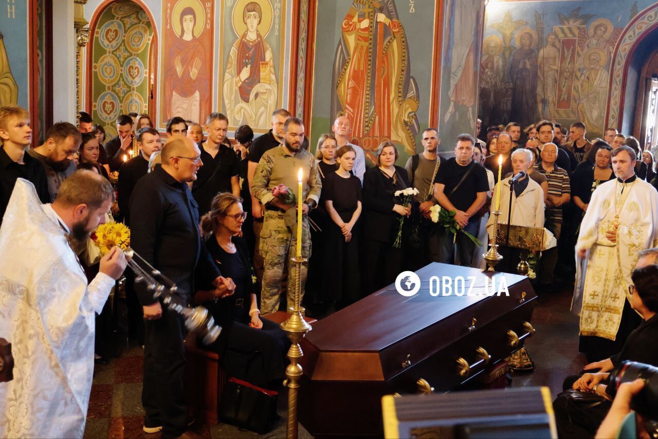 Плакало небо: у Києві попрощалися із 19-річною військовою Дар’єю Лопатіною. Фото та відео