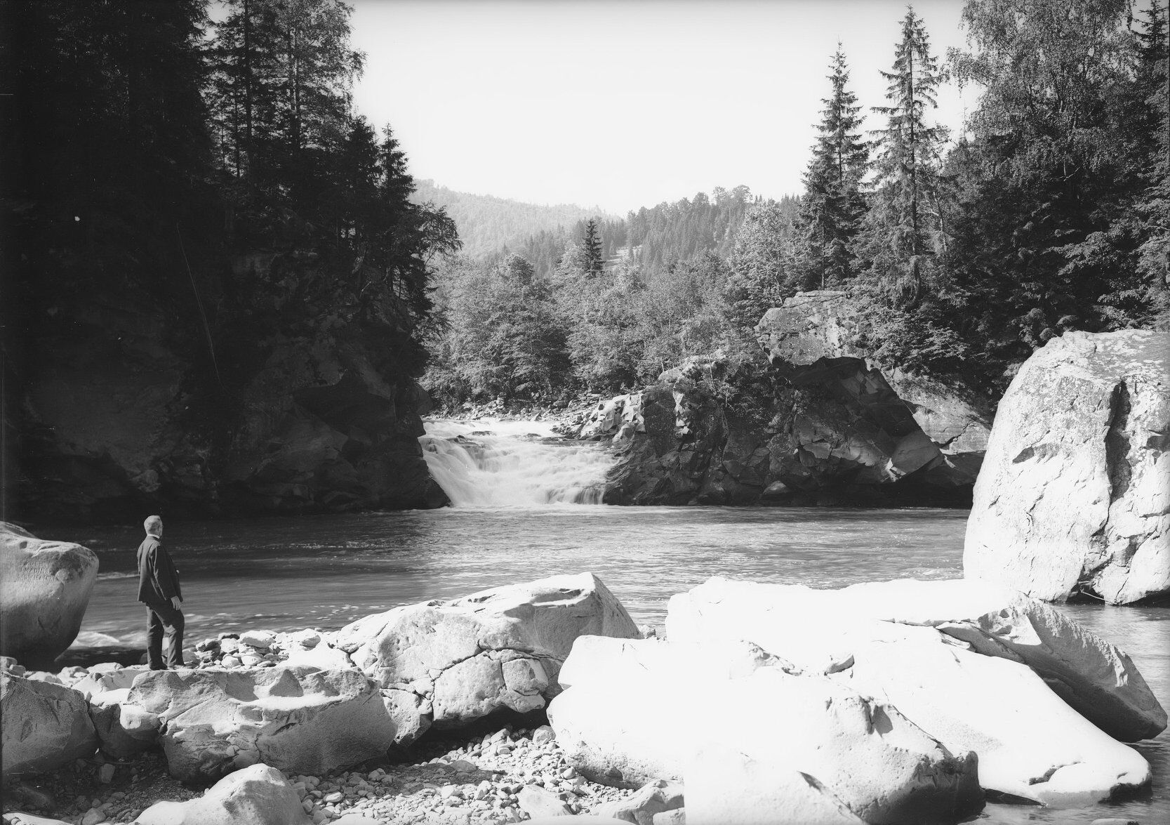 Краса заворожує: у мережі показали старі фото річки Прут