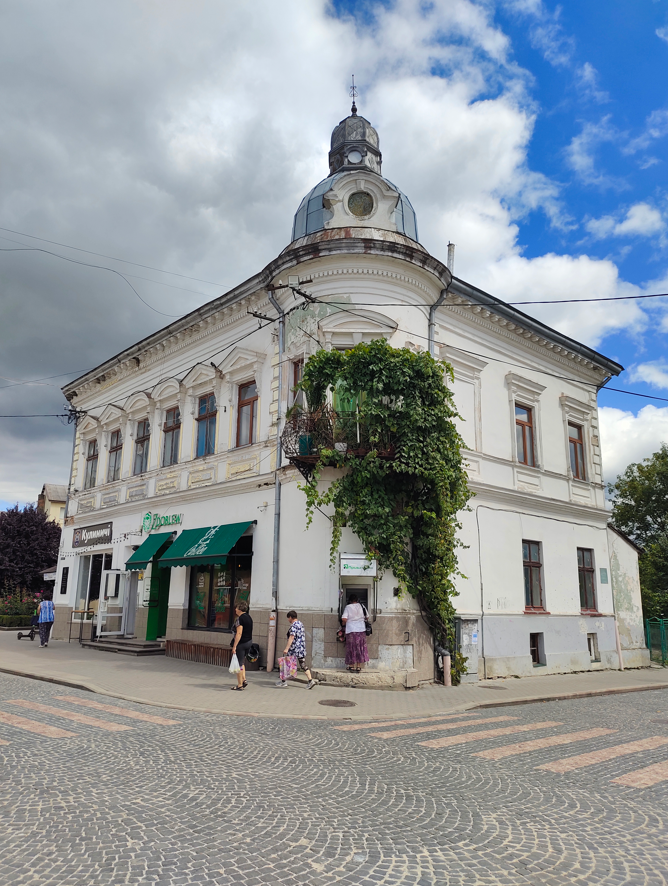 Золочів: не лише замок, а й місто з архітектурними цікавинками
