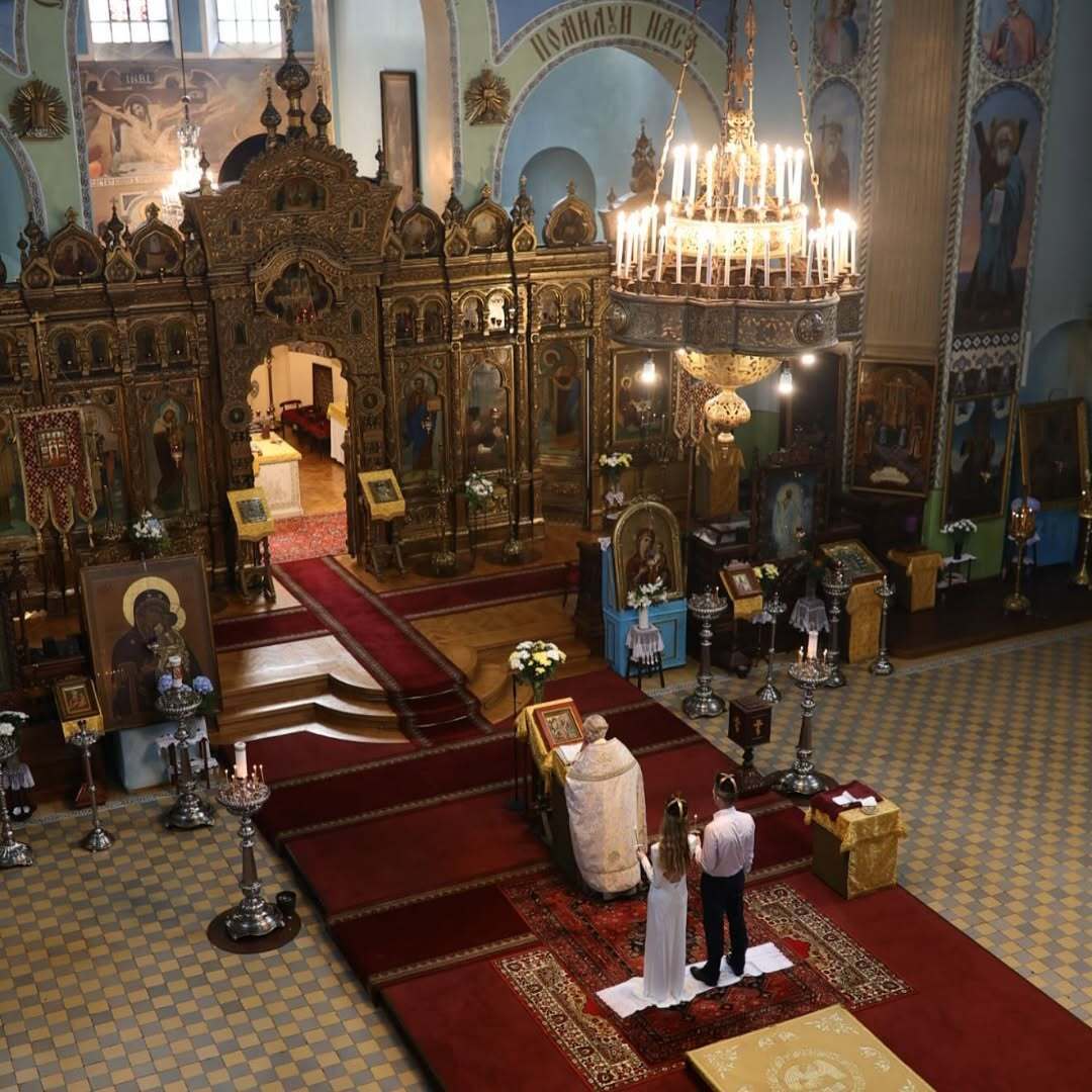 Супермодель Сніжана Онопка повінчалася у простому образі та показала загадкового чоловіка. Фото