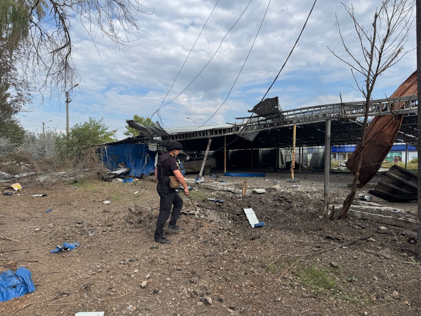 Враг атаковал Константиновку: разрушены дома, пятеро пострадавших, под завалами ищут людей. Фото