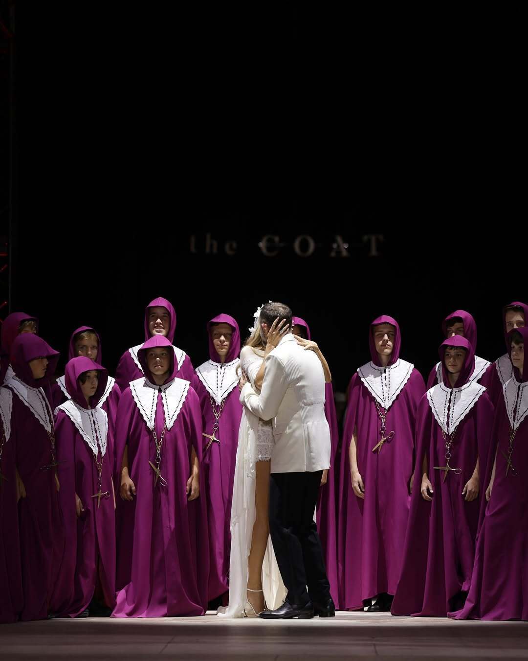 Катя Сільченко зіграла весілля під час модного показу: який вигляд мала нестандартна сукня топдизайнерки України. Фото, відео