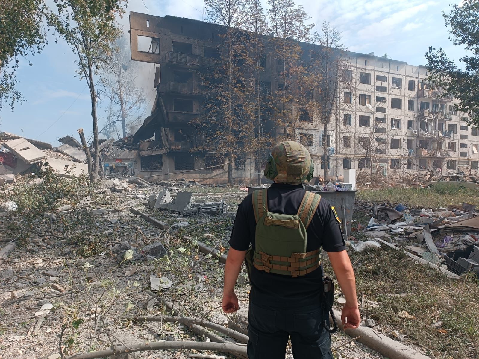 Враг атаковал Константиновку: разрушены дома, пятеро пострадавших, под завалами ищут людей. Фото