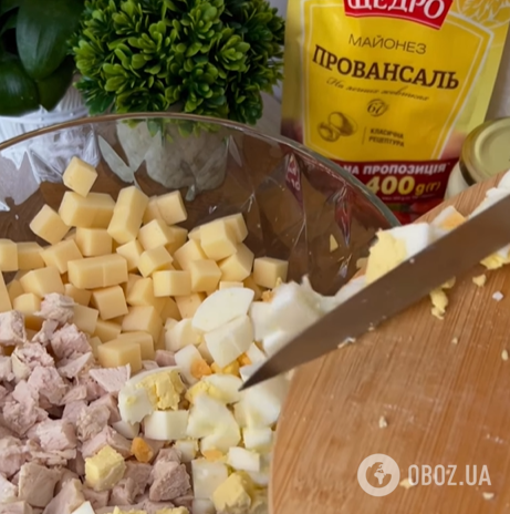 Вкусный салат с виноградом и куриным филе: как приготовить