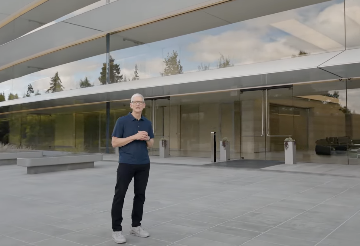 Сенсаційно тонкий iPhone, AirPods із живим перекладом і три моделі Apple Watch: що показала Apple на презентації. Всі деталі, фото і відео