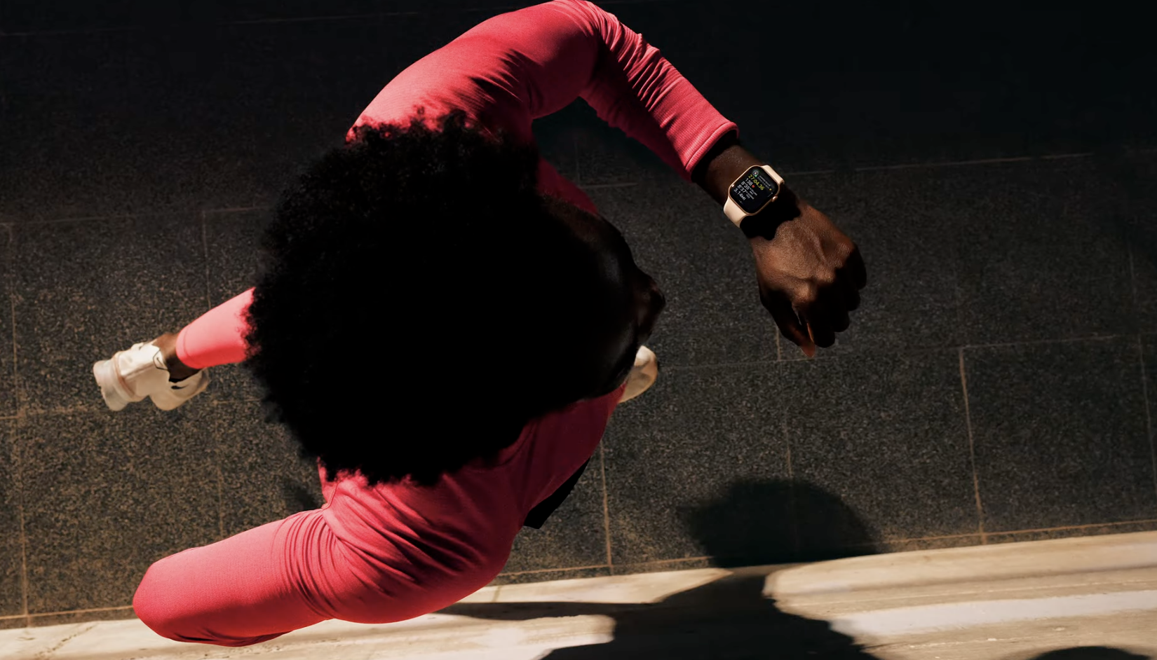 Сенсаційно тонкий iPhone, AirPods із живим перекладом і три моделі Apple Watch: що показала Apple на презентації. Всі деталі, фото і відео