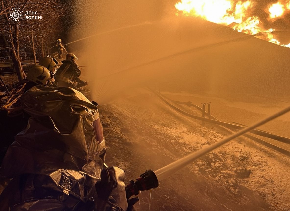 Россия ударила по объектам критической инфраструктуры Волыни: произошли пожары, есть последствия. Фото и видео