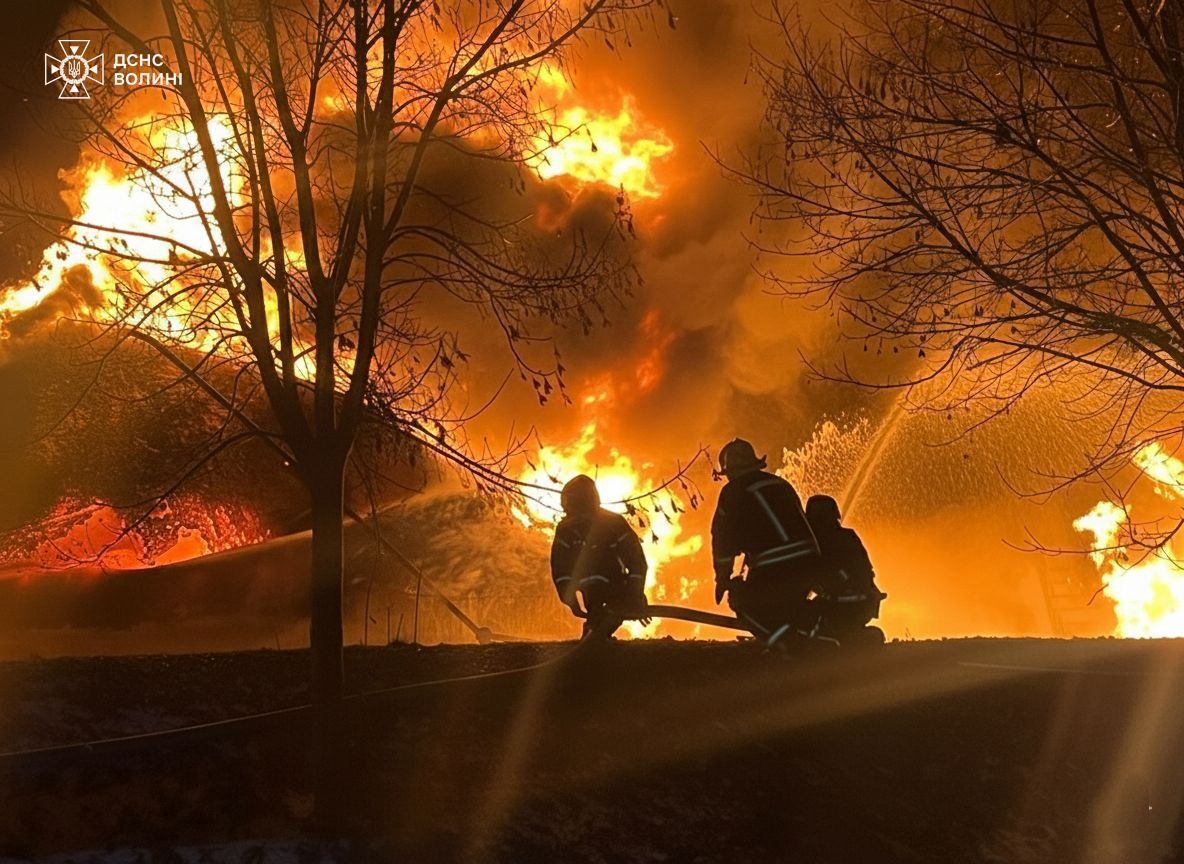 Россия ударила по объектам критической инфраструктуры Волыни: произошли пожары, есть последствия. Фото и видео