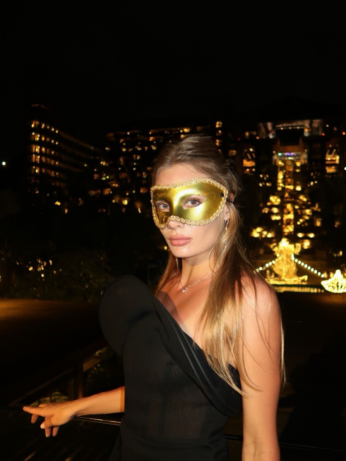 Відома українська тенісистка знялася в прозорій сукні. Фото