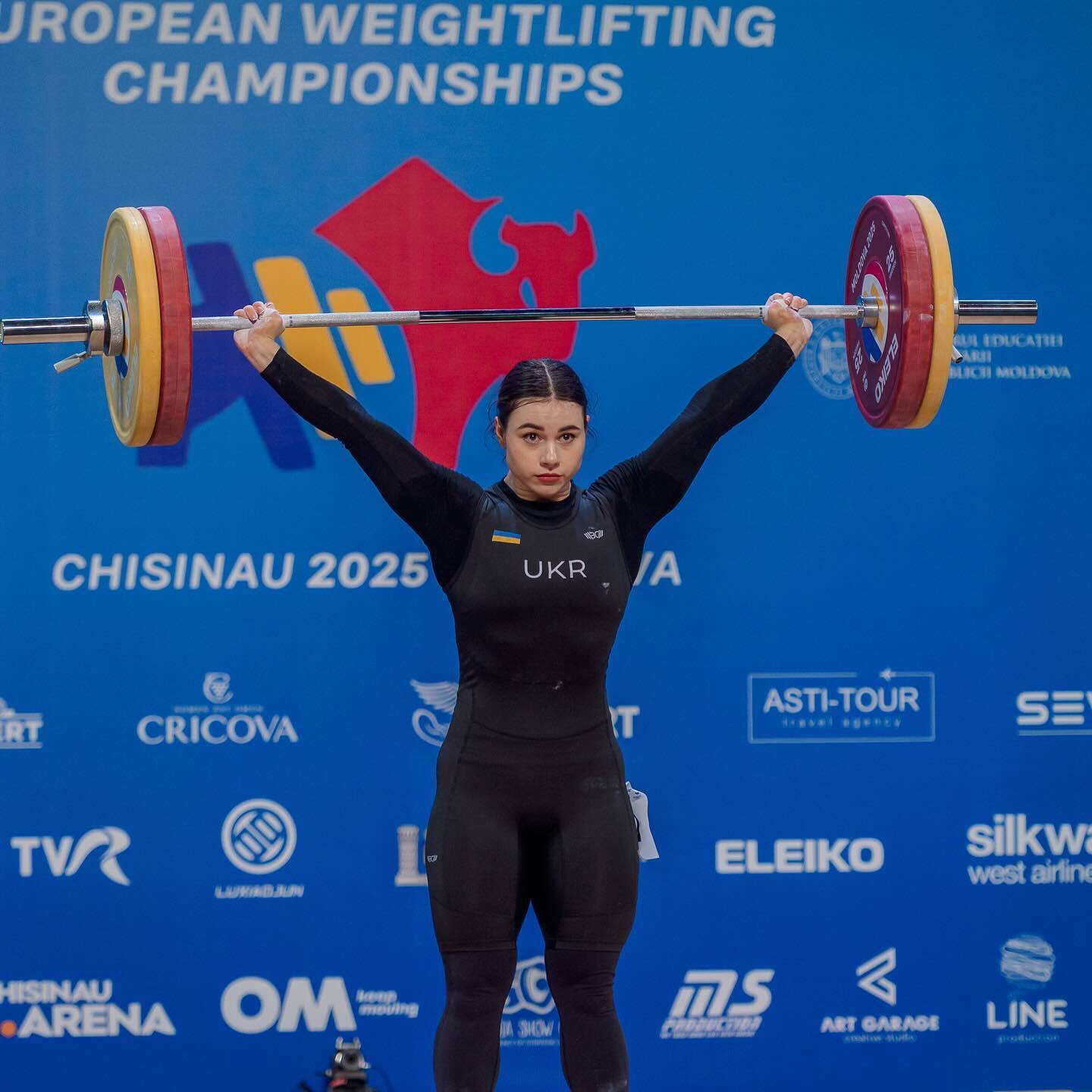 Украинская красавица-чемпионка произвела фурор в сети своим невероятным выступлением на ЧМ по тяжелой атлетике. Видео