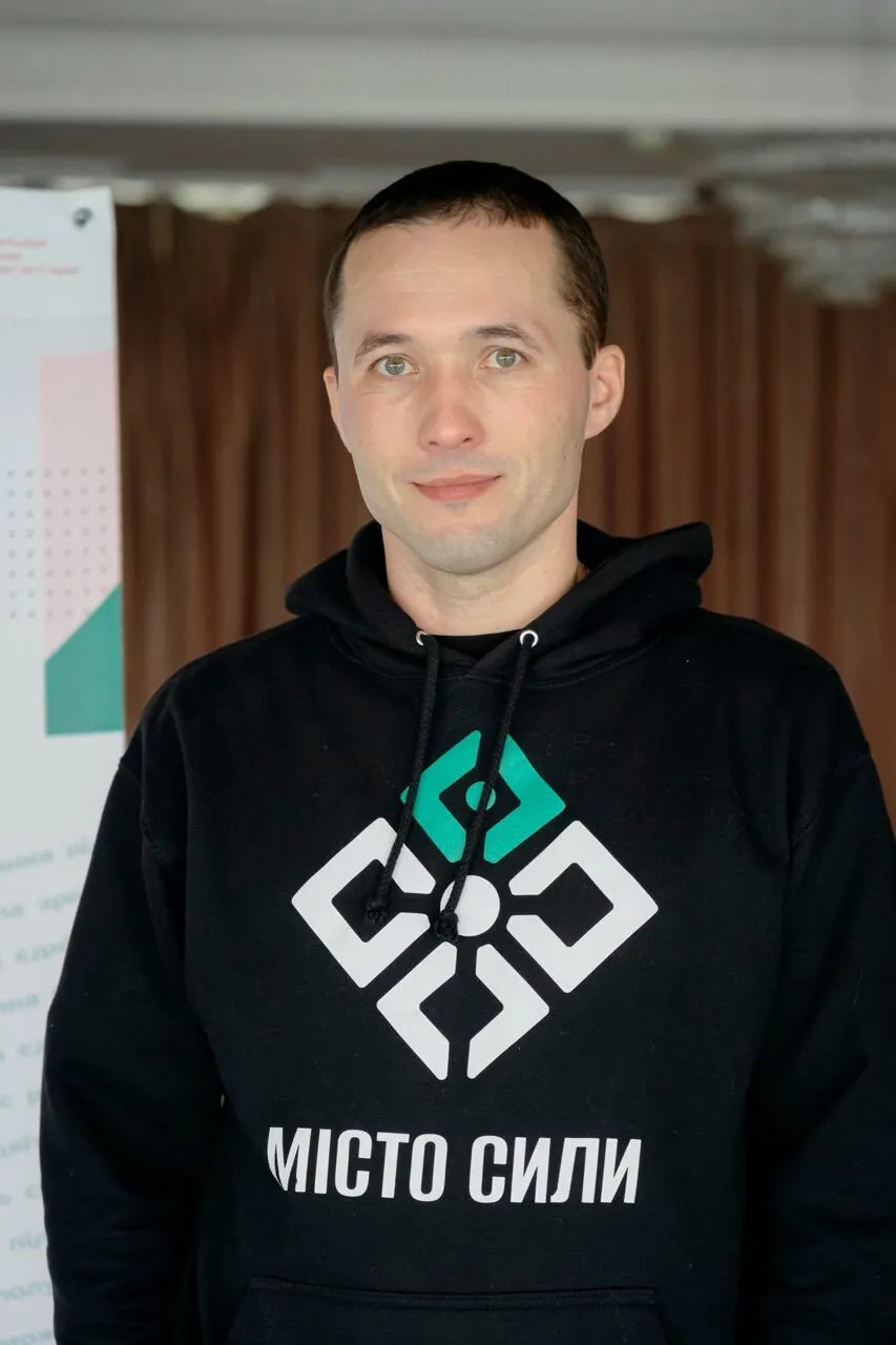 "Нельзя привыкнуть к аду": волонтер Евгений Гилин – о жизни в Херсоне, единении людей и российском терроре