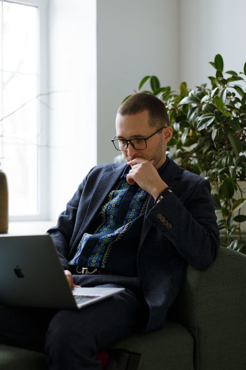 "Нельзя привыкнуть к аду": волонтер Евгений Гилин – о жизни в Херсоне, единении людей и российском терроре