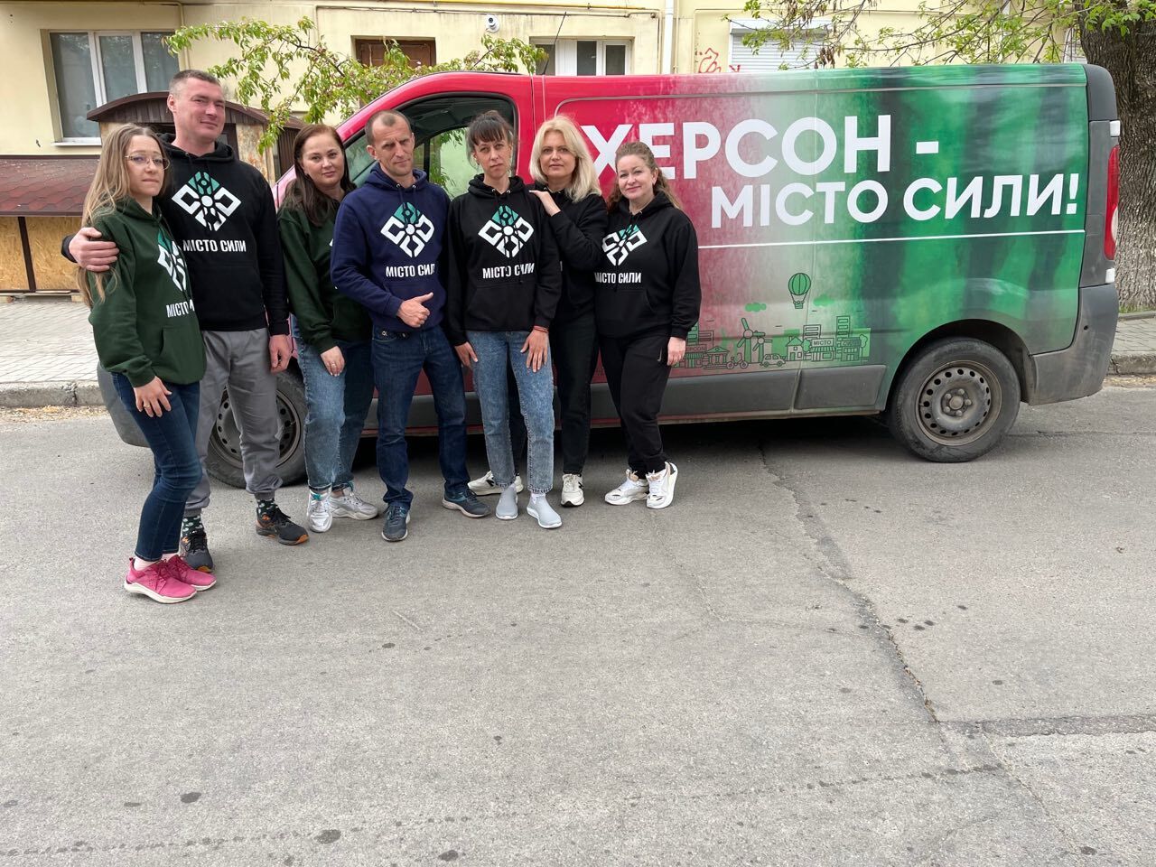 "Нельзя привыкнуть к аду": волонтер Евгений Гилин – о жизни в Херсоне, единении людей и российском терроре