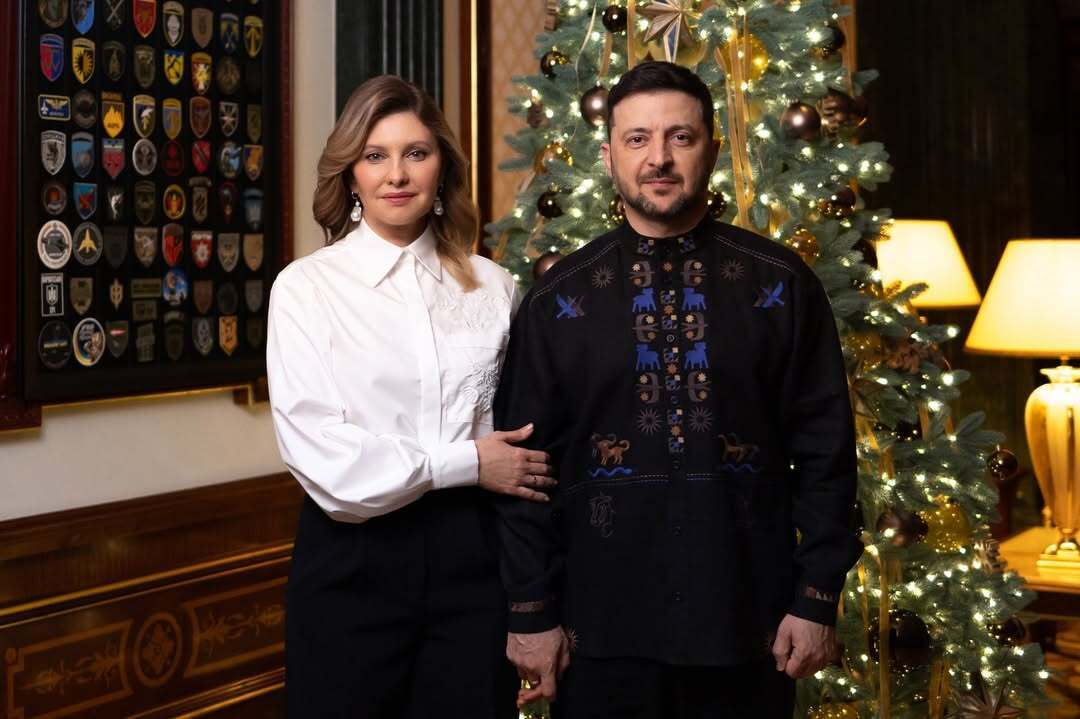 Підтримали українське: скільки коштують нові вишиванки Володимира та Олени Зеленських, які вони показали на Новий рік