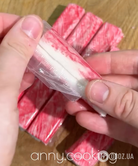 Закуска з крабових паличок "Рафаелло": найлегший рецепт страви за 5 хвилин